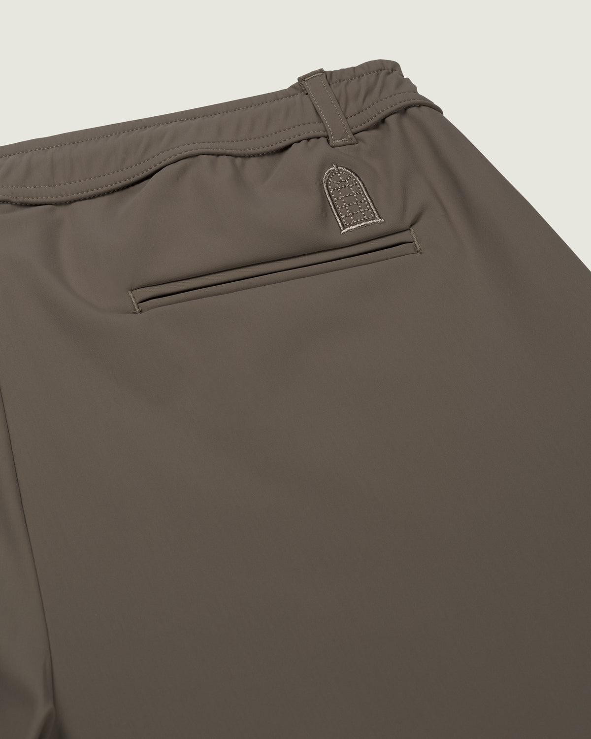 DUQUEZZI DYNAMIC CHINO SHORT | Taupe