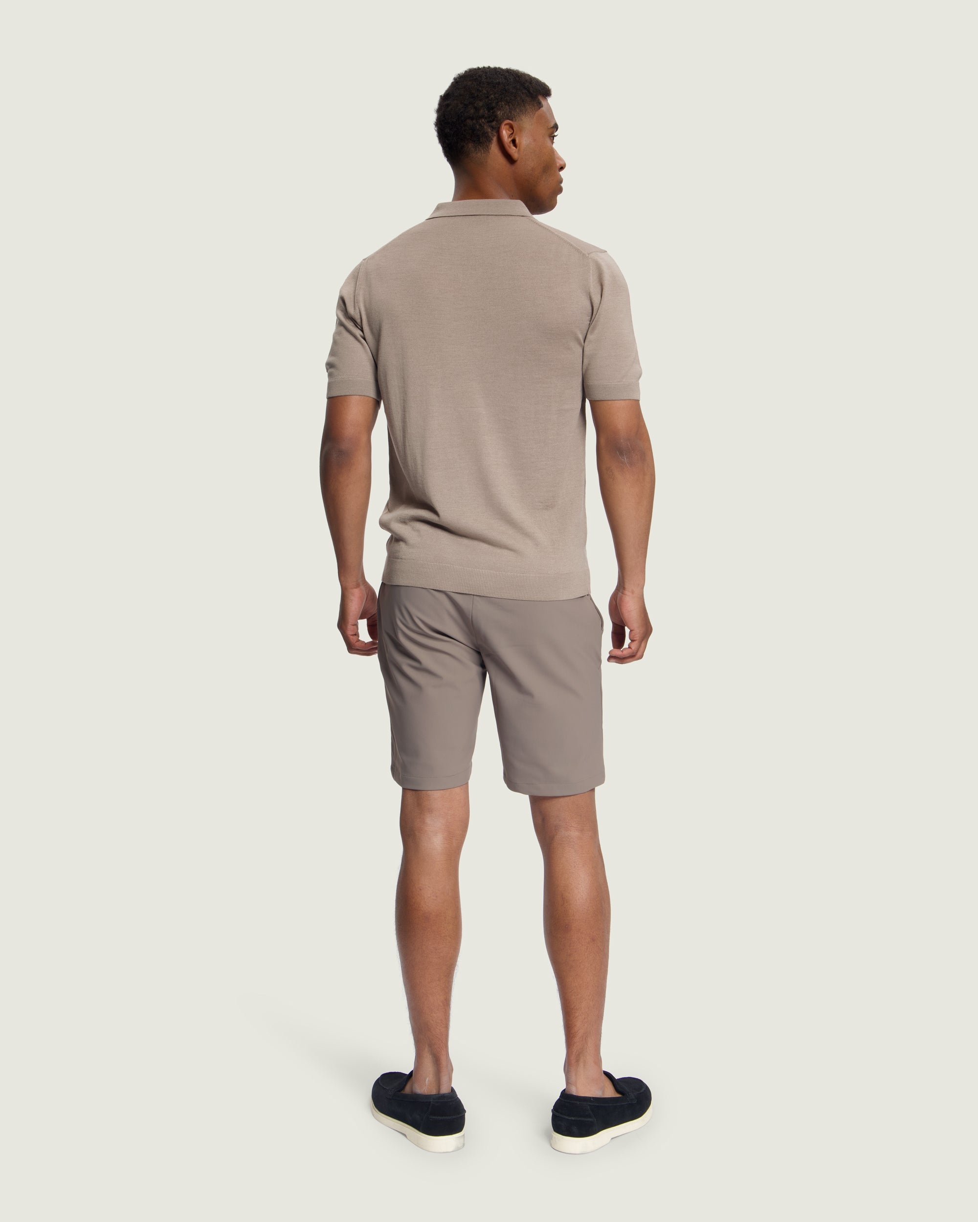 DUQUEZZI MERINO BUTTONLESS POLO | Taupe